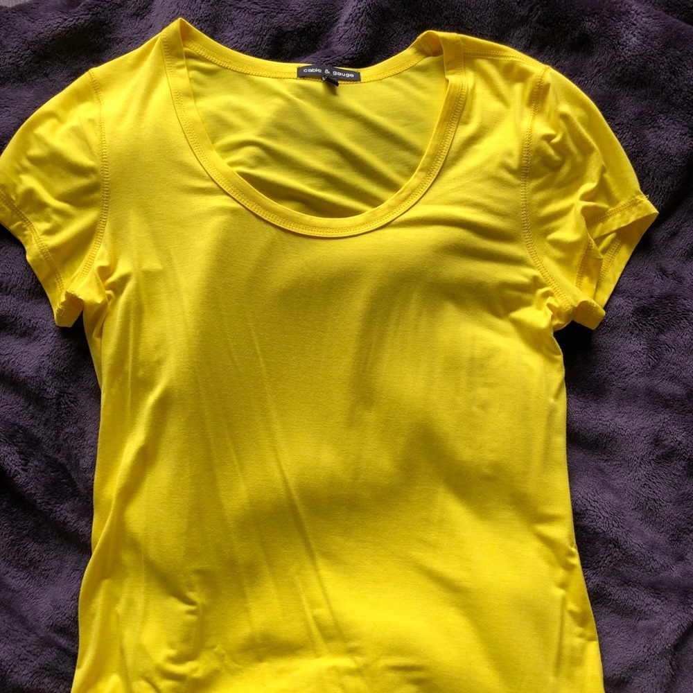 NWOT Cable & Gauge Scoop Neck Tee